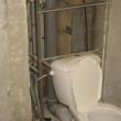 wc po demontáži stupačkové stěny a obkladů